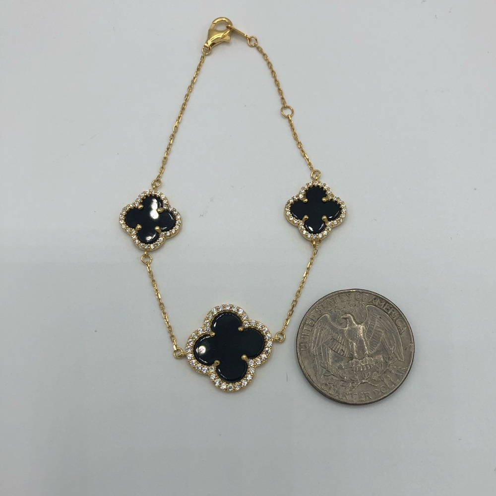 Onyx Clover Bracelet - Picture 7 of 12